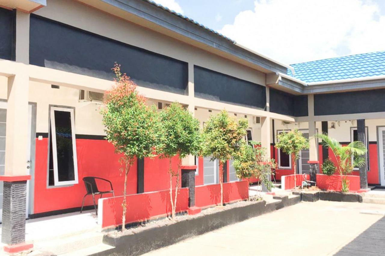 Hotel Reddoorz @ Simpang Lima Jupiter à Sorong Extérieur photo