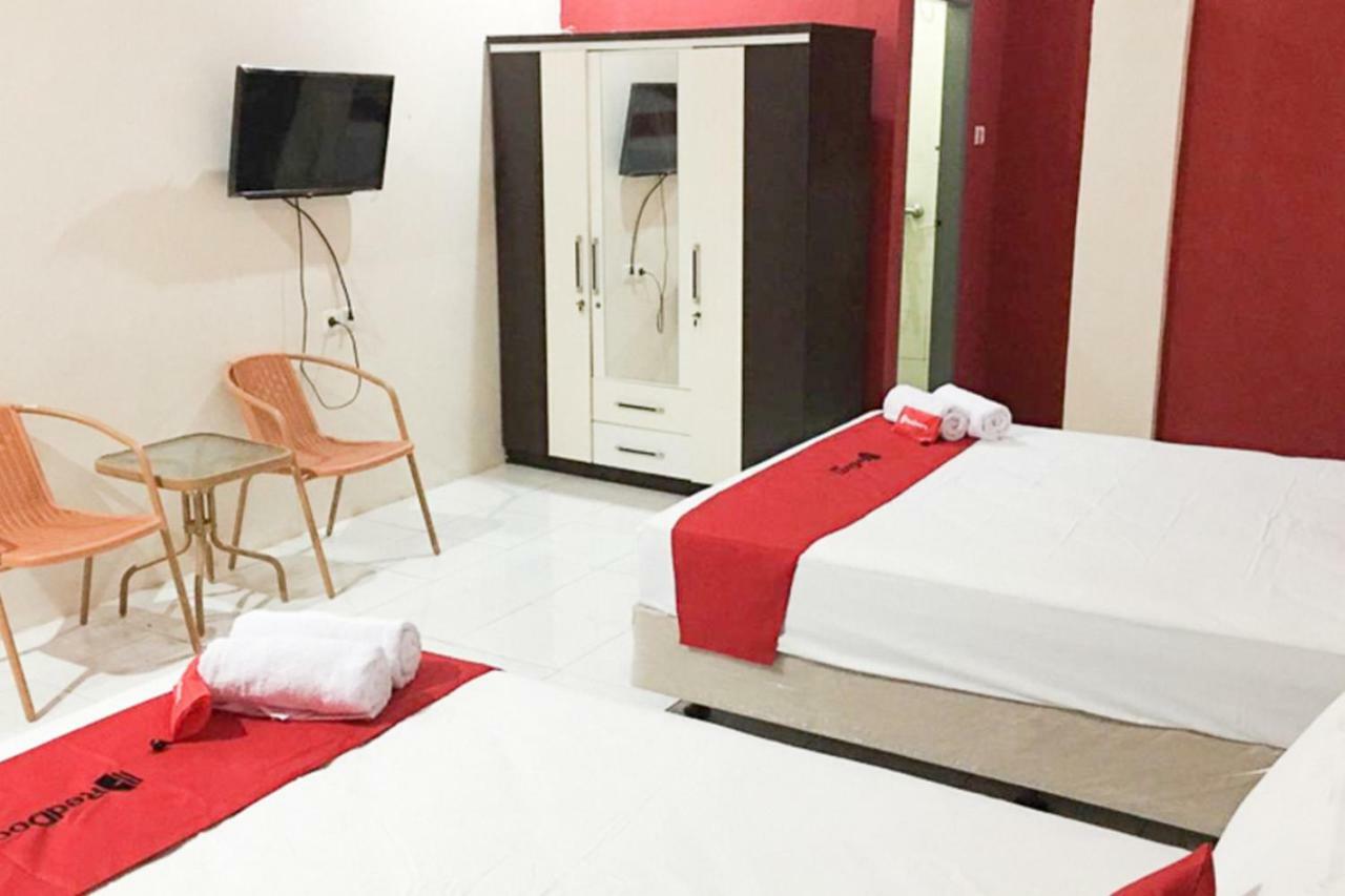 Hotel Reddoorz @ Simpang Lima Jupiter à Sorong Extérieur photo